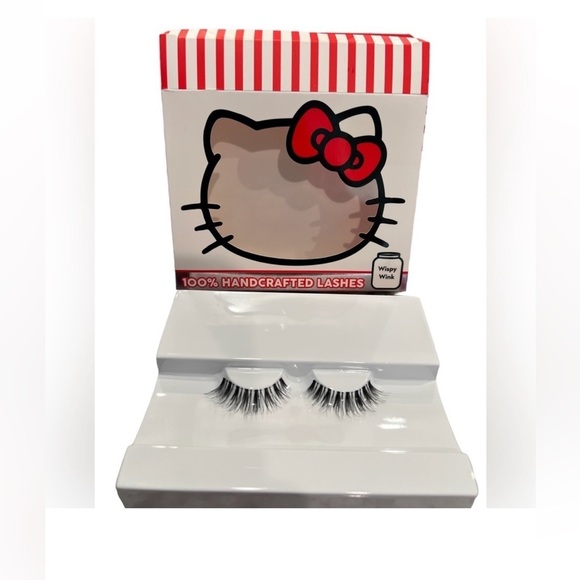 Bundle The Creme Shop Hello Kitty Limited Edition
100% Handcrafted Lashes - Picture 3 of 4